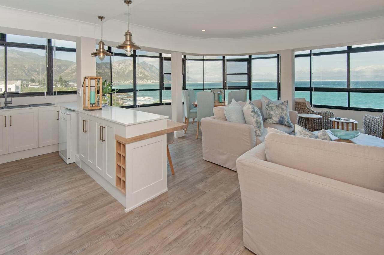 The Sun, Whales & Waves - Seafront Apartment Hermanus Kültér fotó